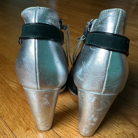 Miu Miu open toe heels from Fall-Winter 2011 runway - Picture 10 of 11